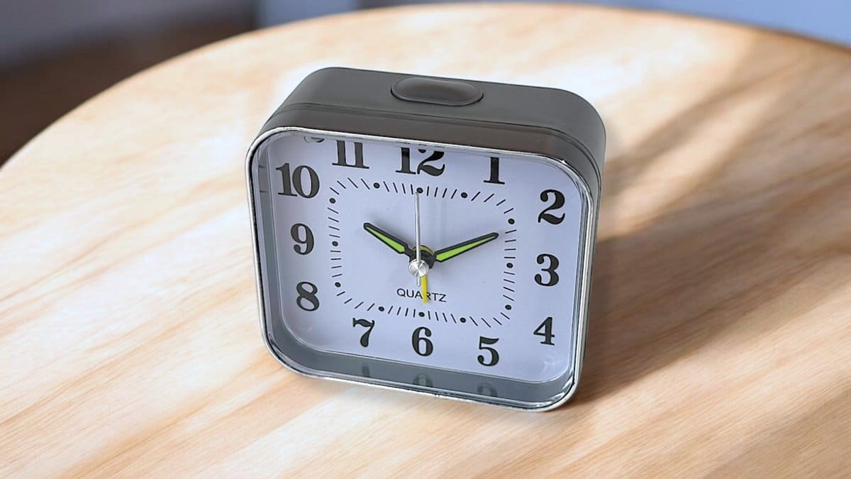Αθόρυβο Ρολόι Ξυπνητήρι Alarm Clock 9cm*9cm Grey